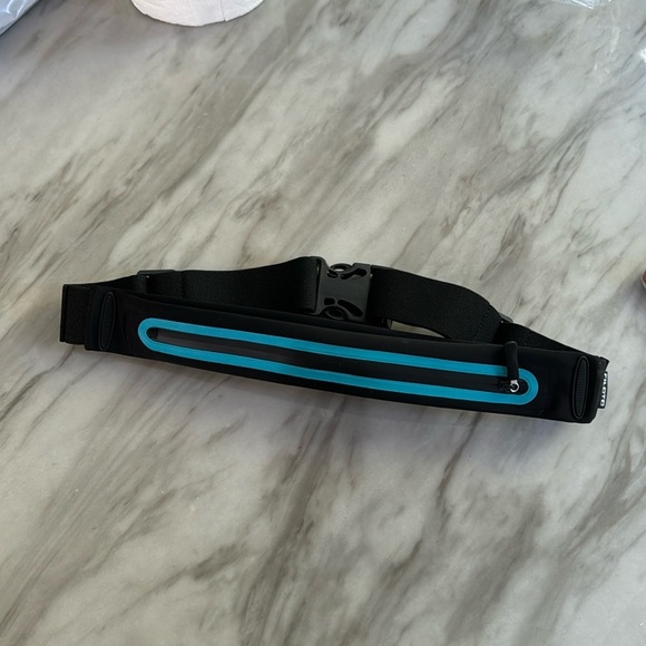 Filoto Running Belt Clip On Adjustable Bag Water and Sweat Resistance - Picture 1 of 5